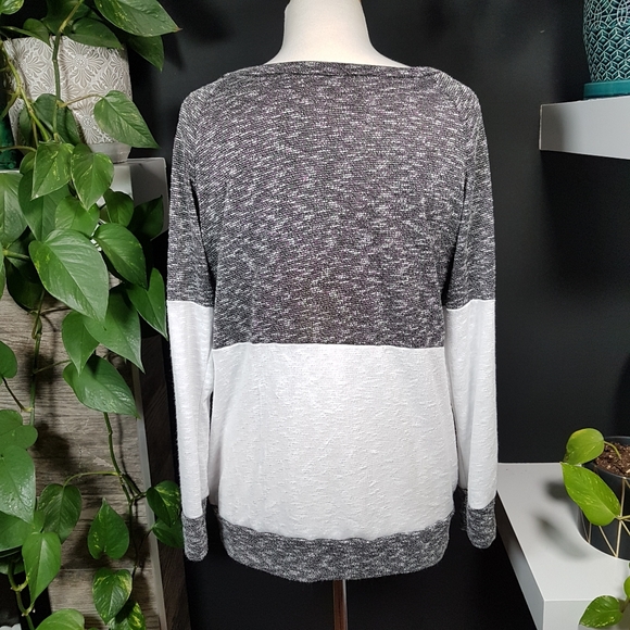 XL Grey and White Color Blocked Sweater - Picture 3 of 4